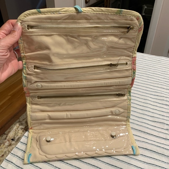 Vintage Quilted Floral Cosmetic Bag Floral Fabric Toiletry Bag - Picture 4 of 4